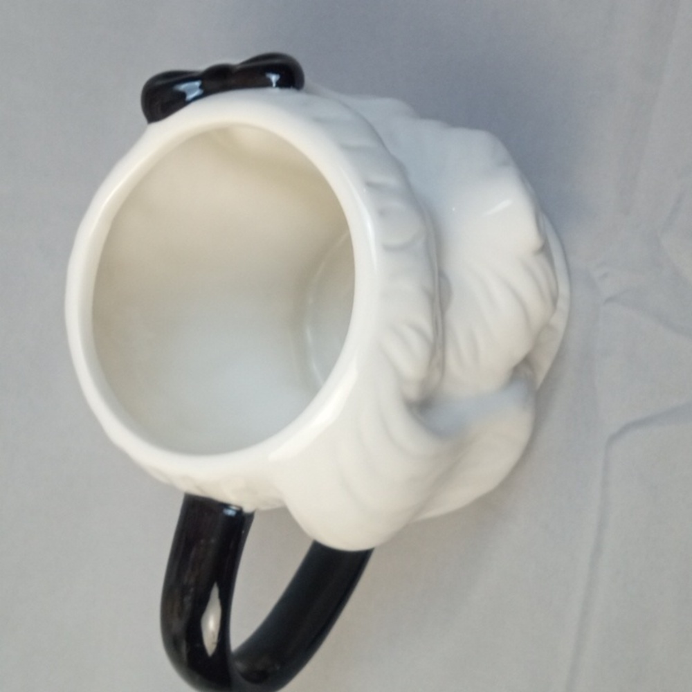 🏠 White and Black Dog-Shaped Mug - Picture 4 of 5